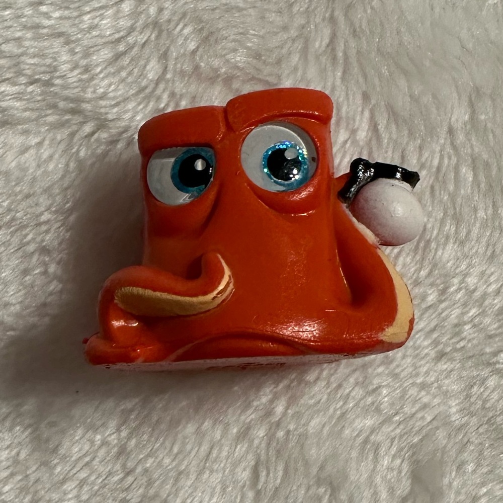 Disney Doorables Series 7- Color Reveal HANK Orange/Red Figure